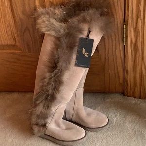 Koolaburra by UGG Suede Knee high fox trimmed fur lined boots. NWT Sz 5